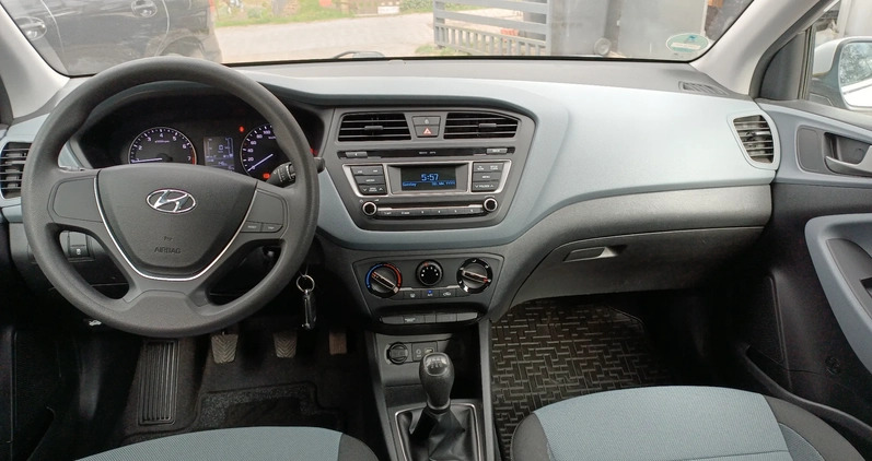 Hyundai i20 cena 37900 przebieg: 47000, rok produkcji 2017 z Dzierżoniów małe 379